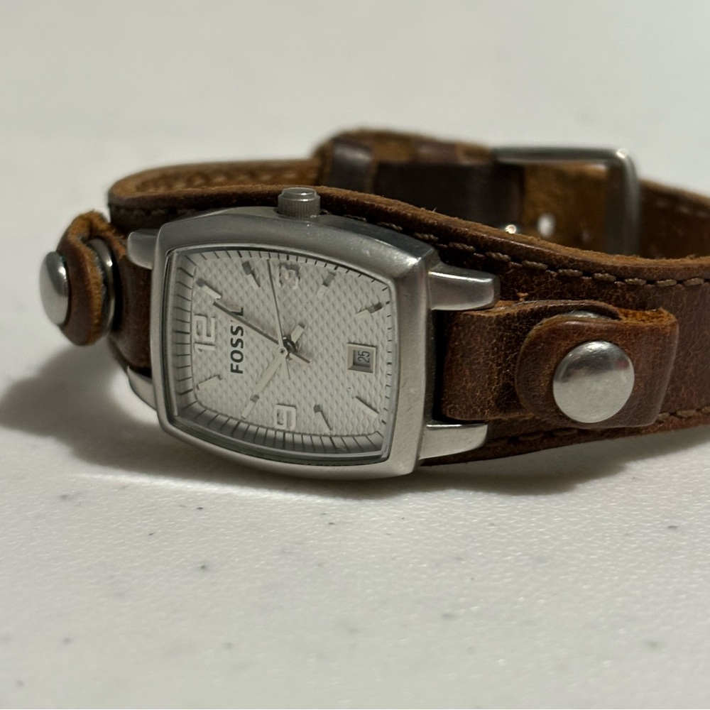 Fossil Quartz Analog Women’s Watch Silver Tone Genuine Leather New Battery - Picture 2 of 8